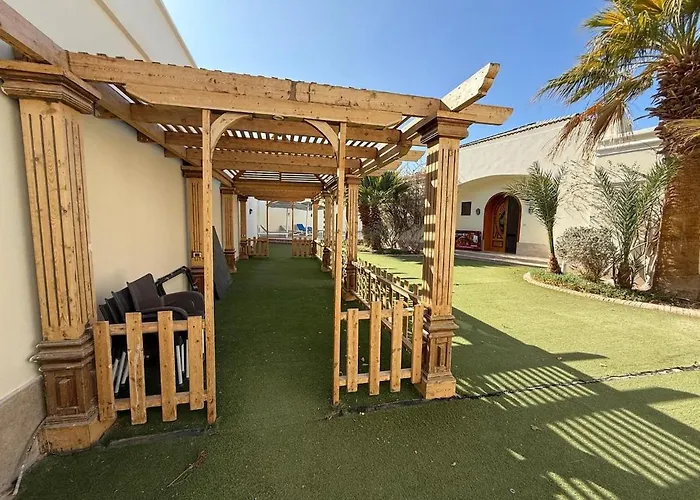 Hillside 4br Villa, El Gouna Getaway Apartment *