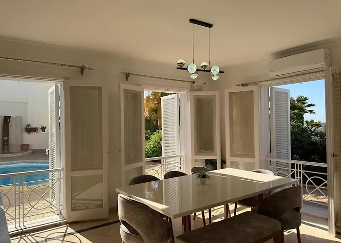 Hillside 4br Villa, El Gouna Getaway Apartment